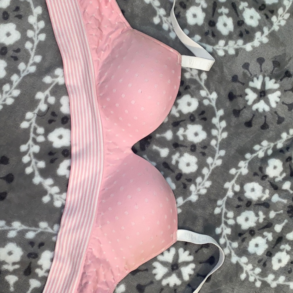 Victoria Secret Wireless Push Up Bra